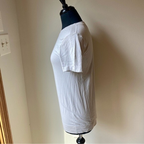 LULULEMON Swiftly Tech Top Relaxed Short Sleeve Shirt Cream White Size 6 - Picture 7 of 9